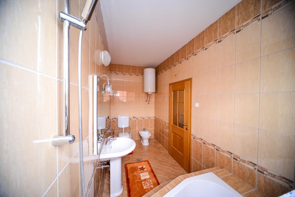 Apartments Dalmacija Starigrad Paklenica Room photo