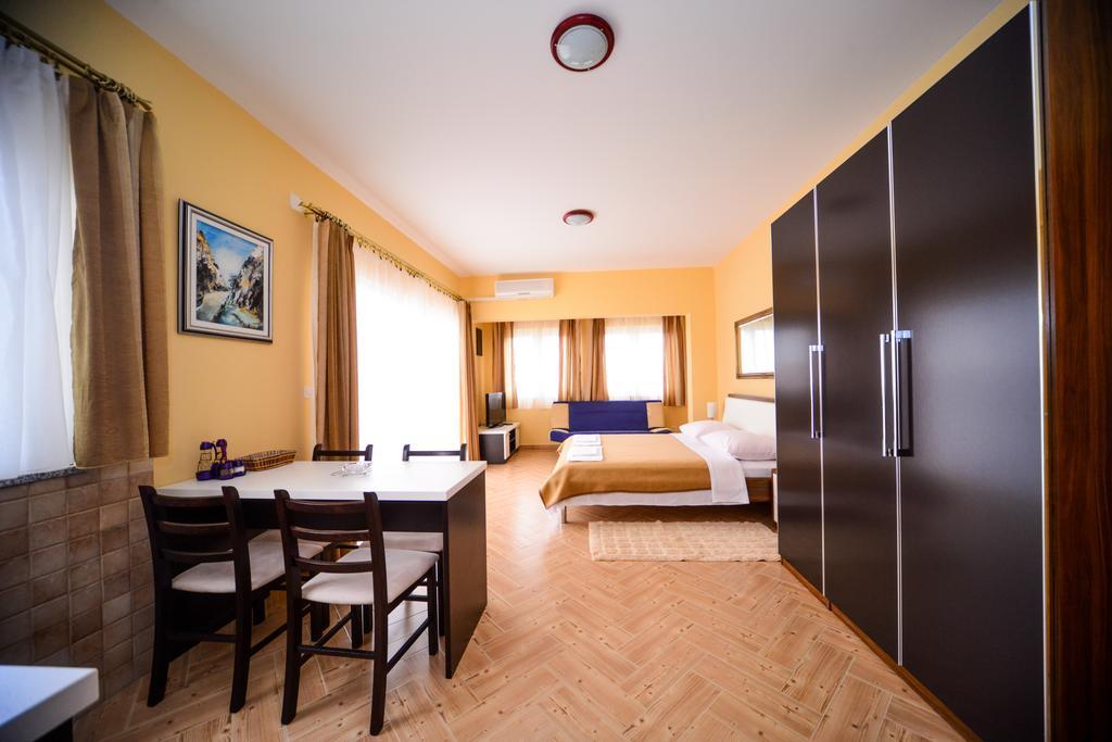 Apartments Dalmacija Starigrad Paklenica Room photo
