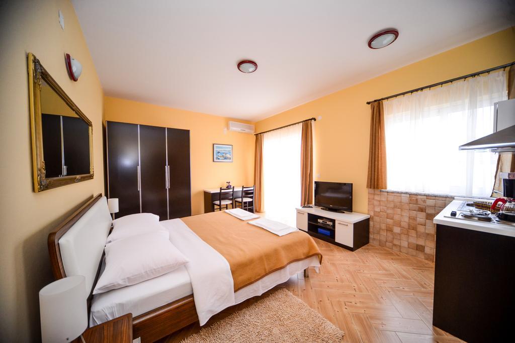 Apartments Dalmacija Starigrad Paklenica Room photo